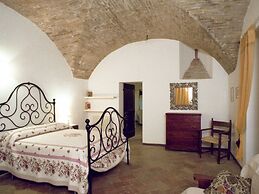 Cosy Apartment in Mantignana With Private Terrace