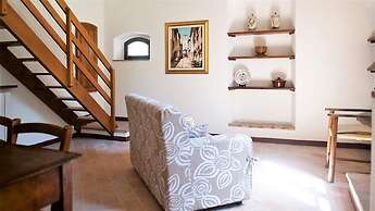 Cosy Apartment in Mantignana With Private Terrace