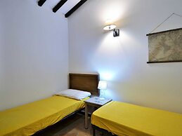 Cosy Apartment in Mantignana With Private Terrace