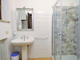 Cosy Apartment in Mantignana With Private Terrace