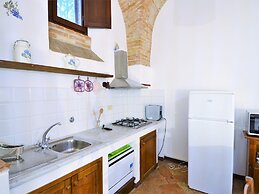 Cosy Apartment in Mantignana With Private Terrace