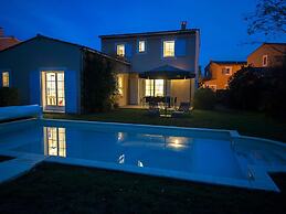 Luxury Provencal Villa With AC, in Charming Luberon Region