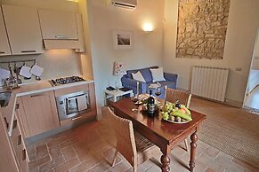 Modern Holiday Home in Foligno - Loc. With Pool