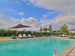 Modern Holiday Home in Foligno - Loc. With Pool