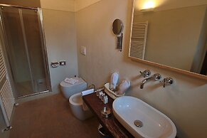 Modern Holiday Home in Foligno - Loc. With Pool