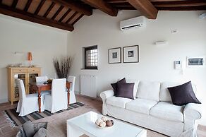 Modern Holiday Home in Foligno - Loc. With Pool