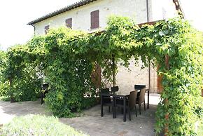 Modern Holiday Home in Foligno - Loc. With Pool