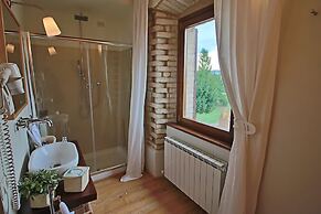 Modern Holiday Home in Foligno - Loc. With Pool