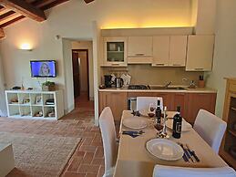 Modern Holiday Home in Foligno - Loc. With Pool