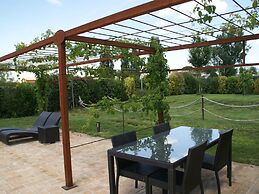 Modern Holiday Home in Foligno - Loc. With Pool