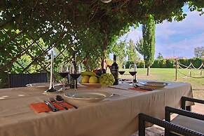 Modern Holiday Home in Foligno - Loc. With Pool