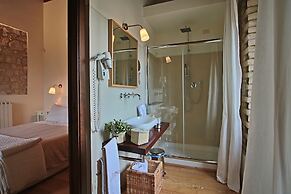 Modern Holiday Home in Foligno - Loc. With Pool