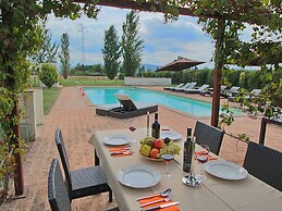Modern Holiday Home in Foligno - Loc. With Pool