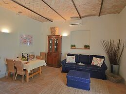 Modern Holiday Home in Foligno - Loc. With Pool