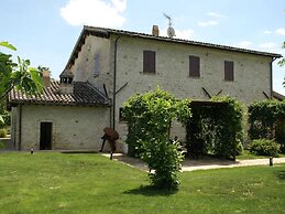 Modern Holiday Home in Foligno - Loc. With Pool