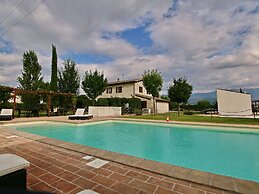 Modern Holiday Home in Foligno - Loc. With Pool