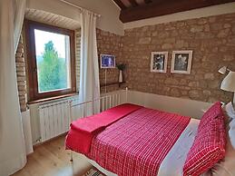 Modern Holiday Home in Foligno - Loc. With Pool