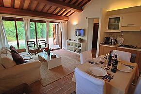 Modern Holiday Home in Foligno - Loc. With Pool