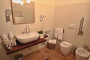 Modern Holiday Home in Foligno - Loc. With Pool
