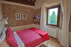 Modern Holiday Home in Foligno - Loc. With Pool