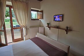 Modern Holiday Home in Foligno - Loc. With Pool