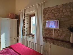 Modern Holiday Home in Foligno - Loc. With Pool