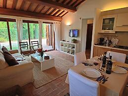 Modern Holiday Home in Foligno - Loc. With Pool