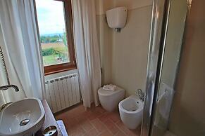 Modern Holiday Home in Foligno - Loc. With Pool