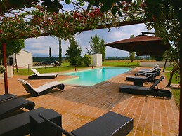 Modern Holiday Home in Foligno - Loc. With Pool