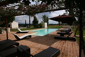 Modern Holiday Home in Foligno - Loc. With Pool