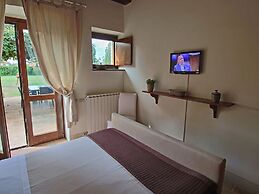 Modern Holiday Home in Foligno - Loc. With Pool