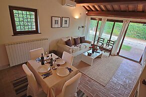 Modern Holiday Home in Foligno - Loc. With Pool