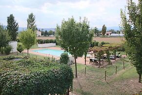 Modern Holiday Home in Foligno - Loc. With Pool
