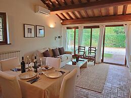 Modern Holiday Home in Foligno - Loc. With Pool