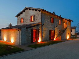 Modern Holiday Home in Foligno - Loc. With Pool