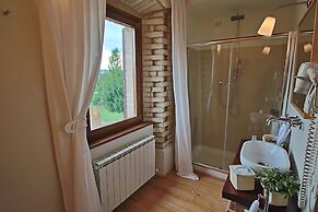 Modern Holiday Home in Foligno - Loc. With Pool