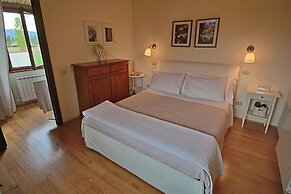 Modern Holiday Home in Foligno - Loc. With Pool