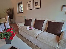 Modern Holiday Home in Foligno - Loc. With Pool