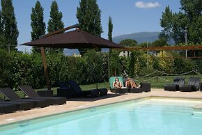 Modern Holiday Home in Foligno - Loc. With Pool