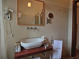 Modern Holiday Home in Foligno - Loc. With Pool