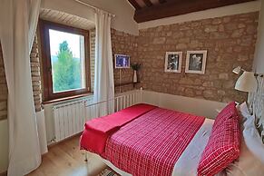 Modern Holiday Home in Foligno - Loc. With Pool
