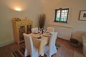 Modern Holiday Home in Foligno - Loc. With Pool