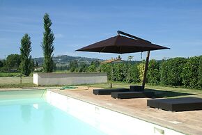 Modern Holiday Home in Foligno - Loc. With Pool