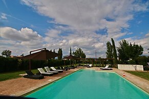Modern Holiday Home in Foligno - Loc. With Pool