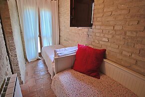 Modern Holiday Home in Foligno - Loc. With Pool