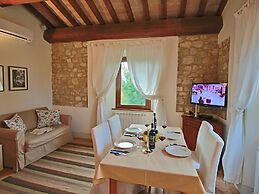 Modern Holiday Home in Foligno - Loc. With Pool