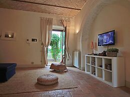 Modern Holiday Home in Foligno - Loc. With Pool