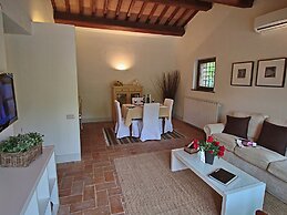 Modern Holiday Home in Foligno - Loc. With Pool