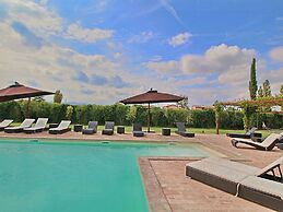 Modern Holiday Home in Foligno - Loc. With Pool