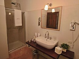 Modern Holiday Home in Foligno - Loc. With Pool